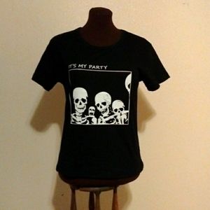 NWT Women's punk/goth medium black skull t shirt